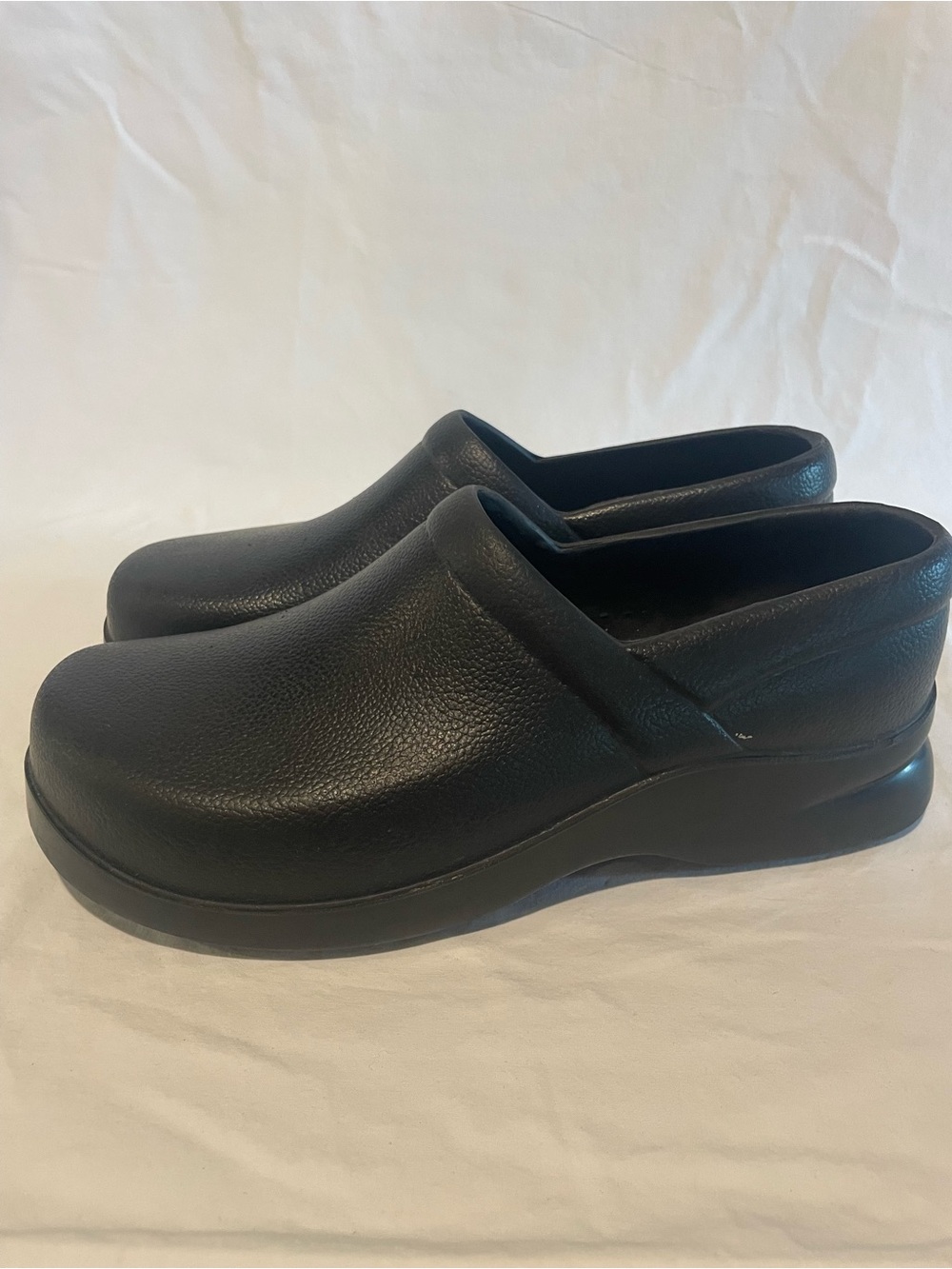 Klogs Black ladies Slip resistant Work Clogs